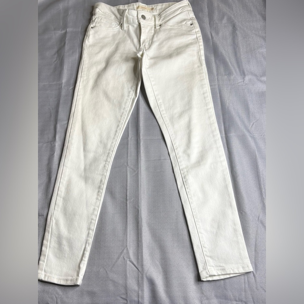 Levi's White Women's Skinny Jeans - Sleek Fit
